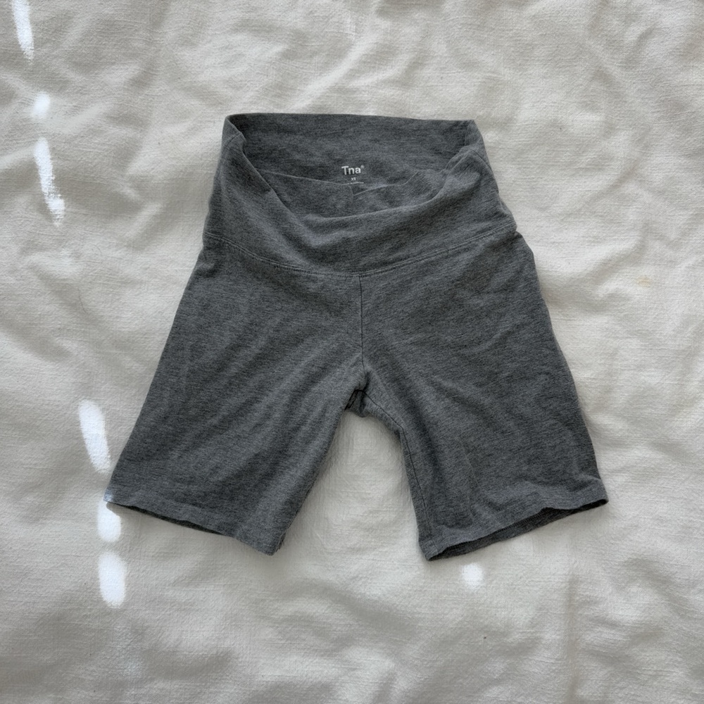Aritzia TNA biker shorts XS
